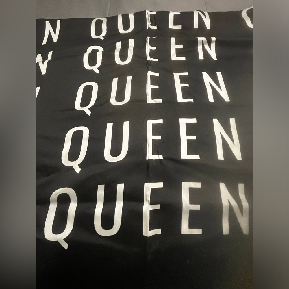 Original Sassy Jones Queen scarf - black and white . Never worn - Picture 3 of 3